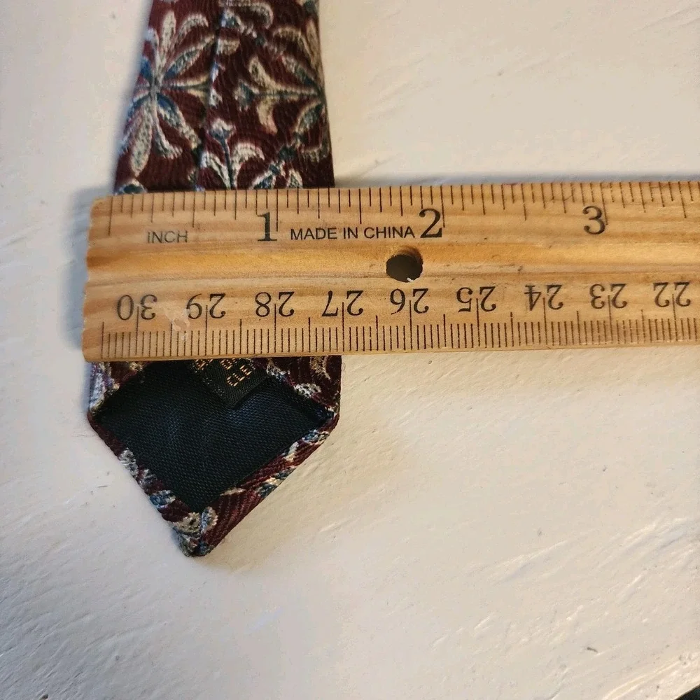 Men's Bill Blass Tie 100% Silk Burgandy Print Abstract